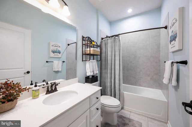 5206 MULBERRY DR, Fredericksburg, VA 22407