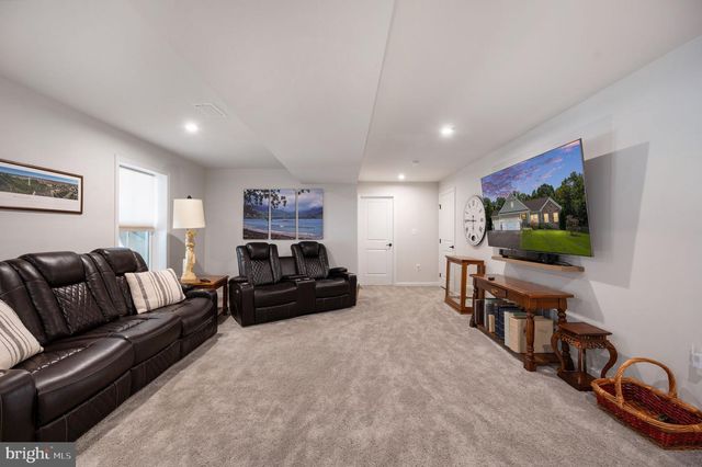 5206 MULBERRY DR, Fredericksburg, VA 22407
