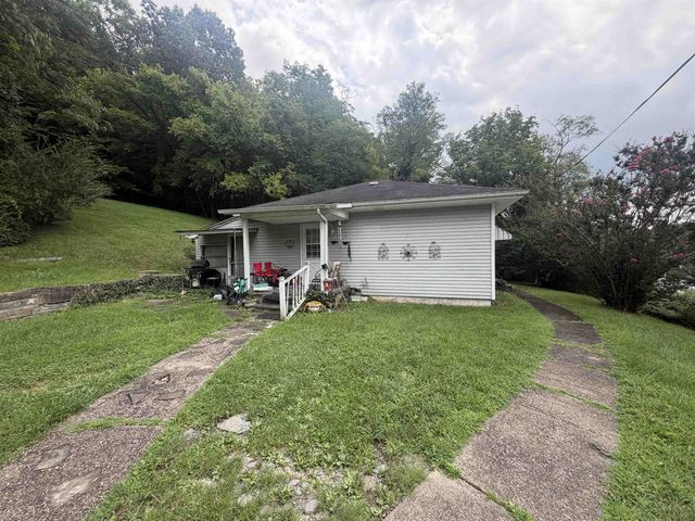 1217 Waco Rd, Huntington, WV 25701