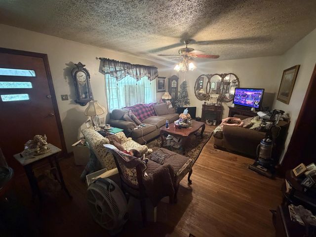 1217 Waco Rd, Huntington, WV 25701
