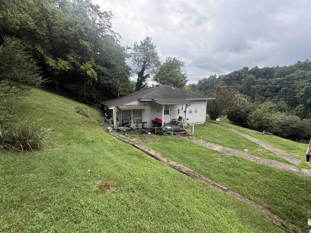 1217 Waco Rd, Huntington, WV 25701