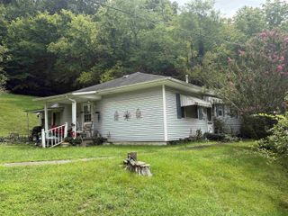1217 Waco Rd, Huntington, WV 25701