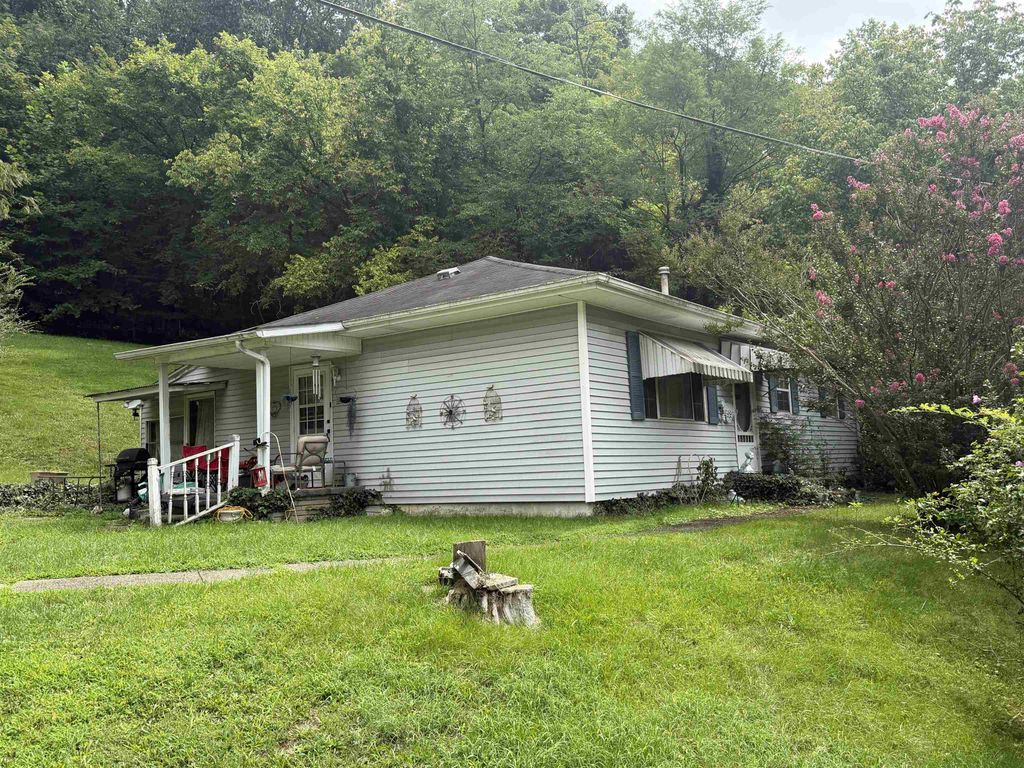 1217 Waco Rd, Huntington, WV 25701