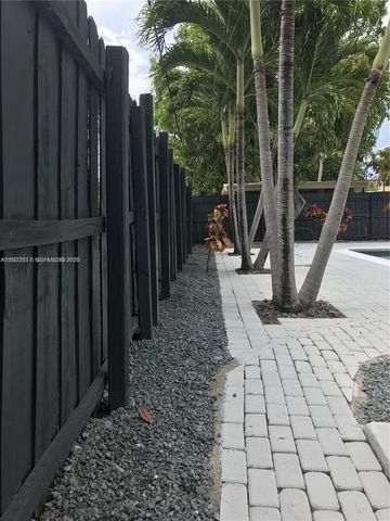 13560 NW 2nd Ave, North Miami, FL 33168