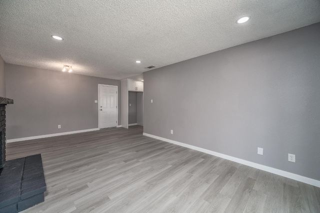 3221 Cheyenne Dr, Merced, CA 95348