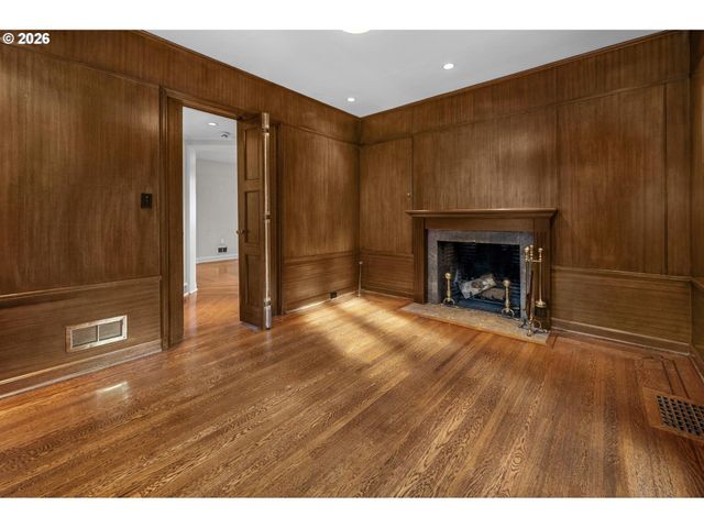 1490 Sw CLIFTON St, Portland, OR 97201