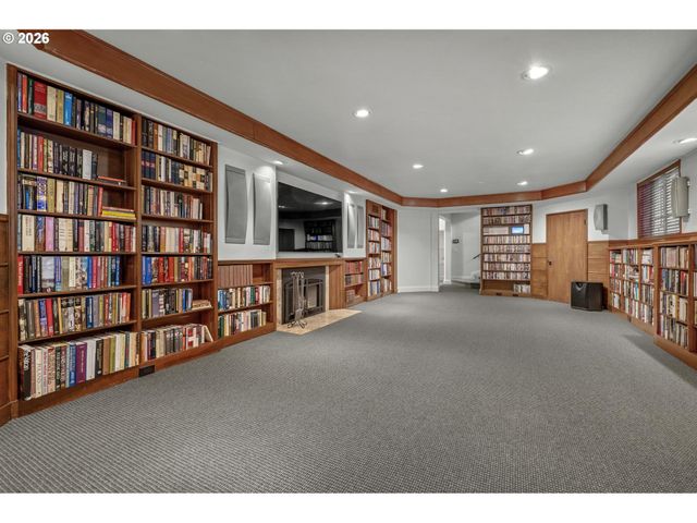 1490 Sw CLIFTON St, Portland, OR 97201