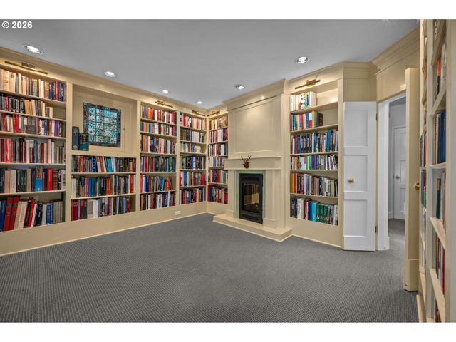 1490 Sw CLIFTON St, Portland, OR 97201