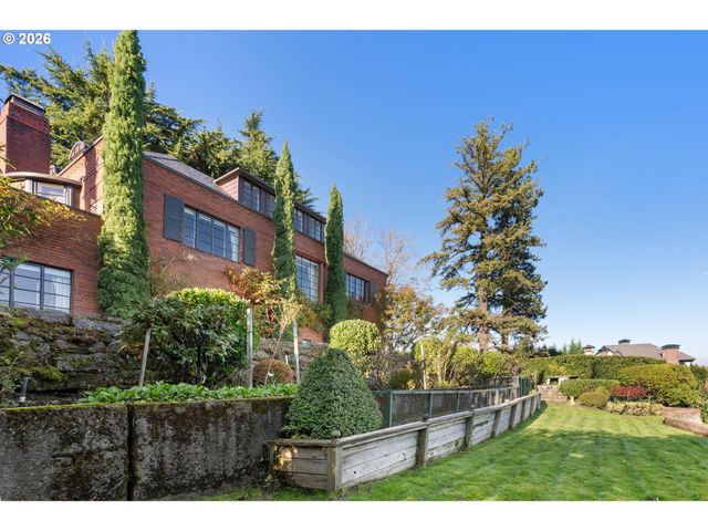 1490 Sw CLIFTON St, Portland, OR 97201