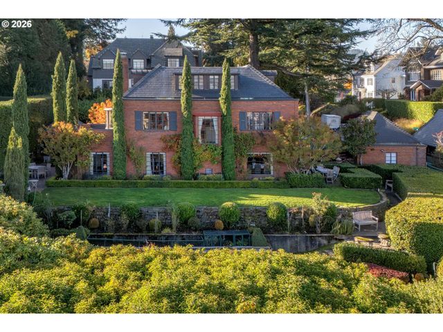 1490 Sw CLIFTON St, Portland, OR 97201