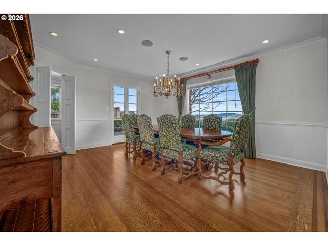 1490 Sw CLIFTON St, Portland, OR 97201