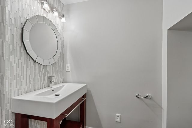 10116 Brooks School Road, Fishers, IN 46037