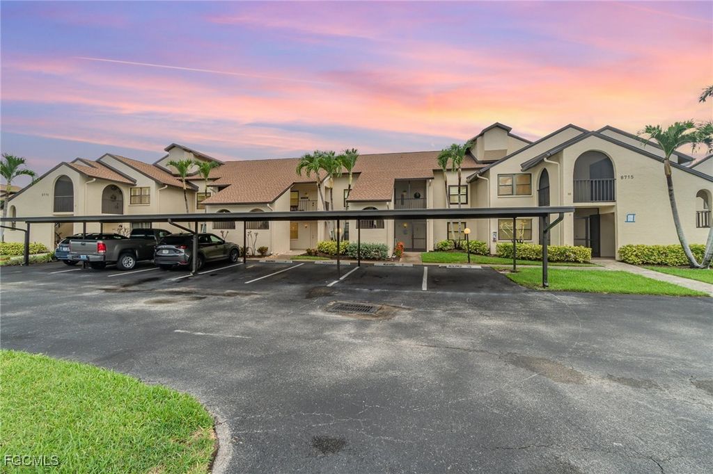 8715 Charter Club CIR 3, Fort Myers, FL 33919