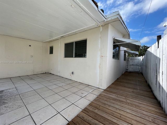 240 NW 48th Ct, Oakland Park, FL 33309