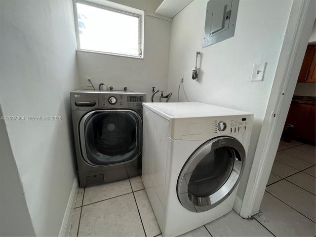 240 NW 48th Ct, Oakland Park, FL 33309