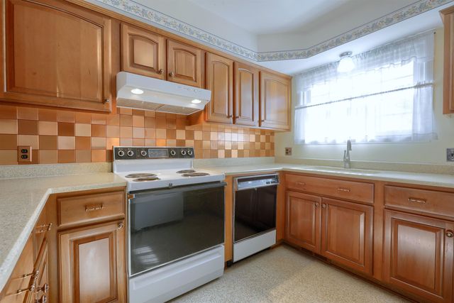 30616 Mcgrath Drive, Warren, MI 48093