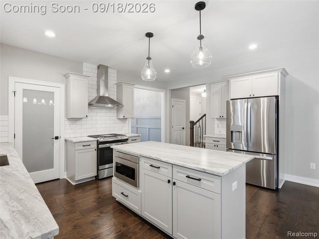 54893 Camden Court, Shelby Twp, MI 48316