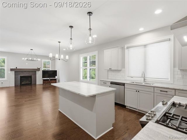 54893 Camden Court, Shelby Twp, MI 48316