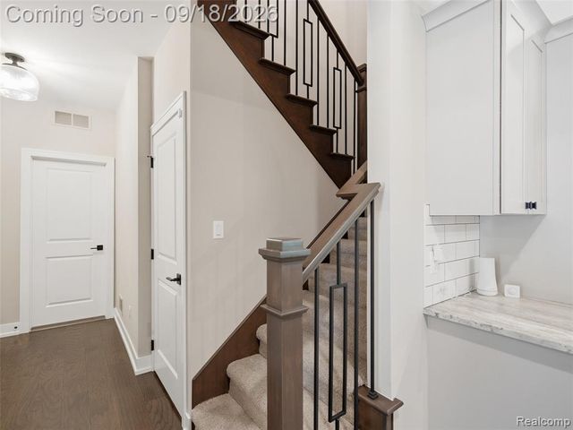 54893 Camden Court, Shelby Twp, MI 48316