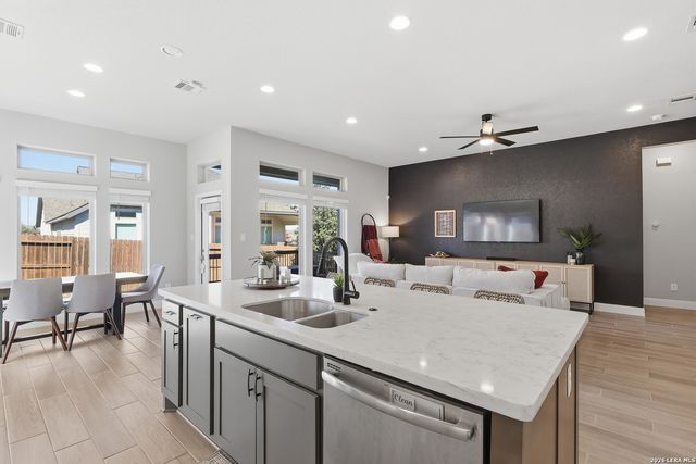 6549 Crockett Cove, Schertz, TX 78108