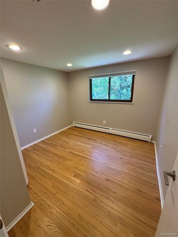 2481 WEXFORD Drive, Troy, MI 48084