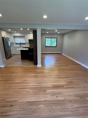 2481 WEXFORD Drive, Troy, MI 48084