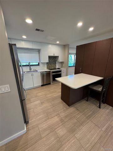 2481 WEXFORD Drive, Troy, MI 48084