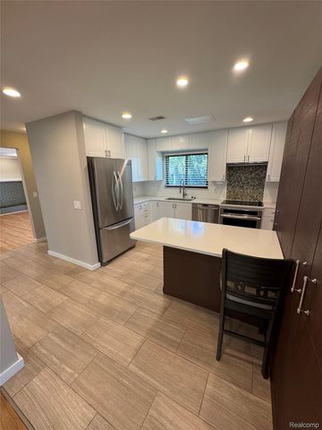 2481 WEXFORD Drive, Troy, MI 48084
