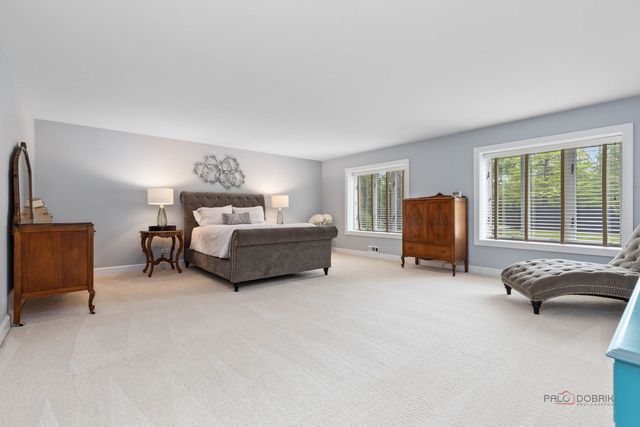 790 W Deerpath Road, Lake Forest, IL 60045