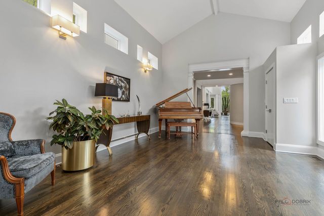 790 W Deerpath Road, Lake Forest, IL 60045