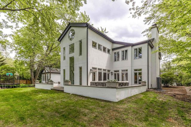 790 W Deerpath Road, Lake Forest, IL 60045