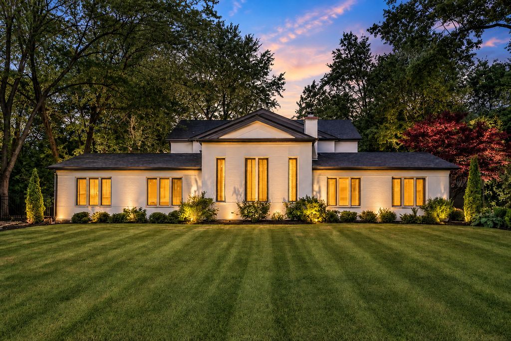 790 W Deerpath Road, Lake Forest, IL 60045
