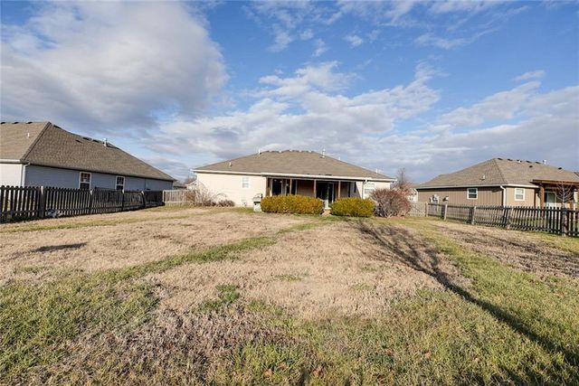 1103 CARLISLE Drive, Raymore, MO 64083