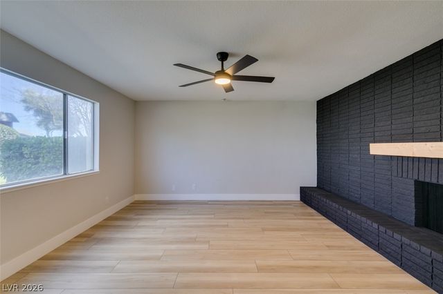 225 Greenbriar Townhouse Way, Las Vegas, NV 89121