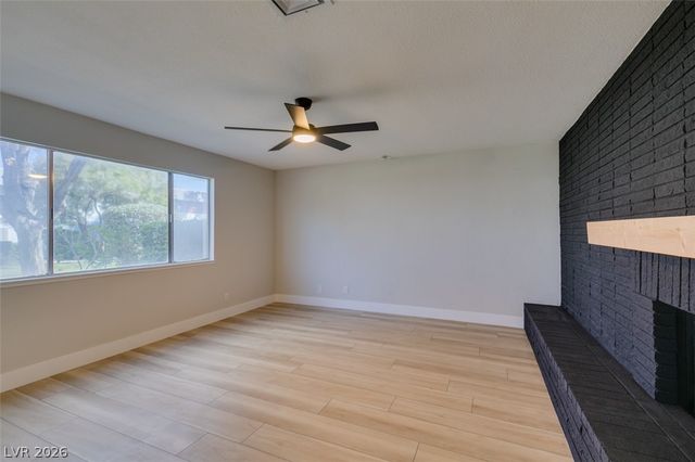 225 Greenbriar Townhouse Way, Las Vegas, NV 89121