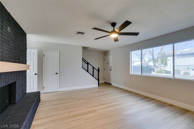 225 Greenbriar Townhouse Way, Las Vegas, NV 89121