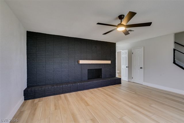 225 Greenbriar Townhouse Way, Las Vegas, NV 89121