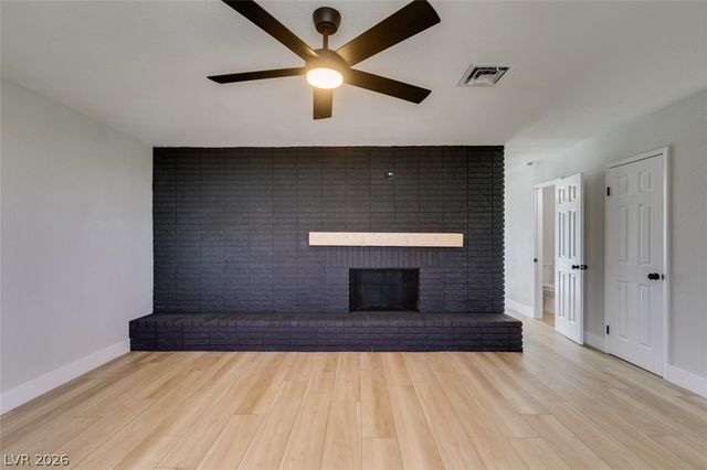 225 Greenbriar Townhouse Way, Las Vegas, NV 89121