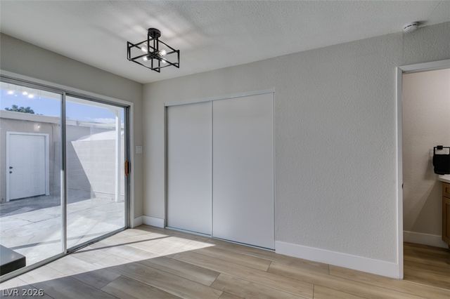 225 Greenbriar Townhouse Way, Las Vegas, NV 89121