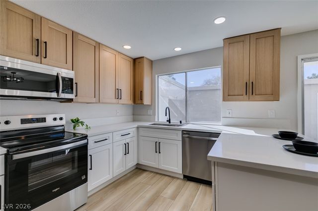 225 Greenbriar Townhouse Way, Las Vegas, NV 89121