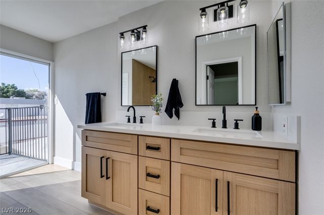 225 Greenbriar Townhouse Way, Las Vegas, NV 89121