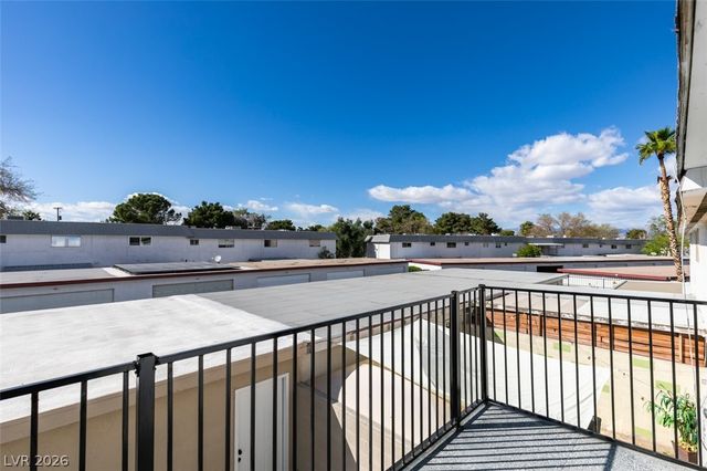 225 Greenbriar Townhouse Way, Las Vegas, NV 89121