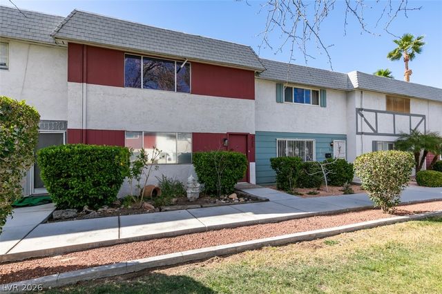 225 Greenbriar Townhouse Way, Las Vegas, NV 89121