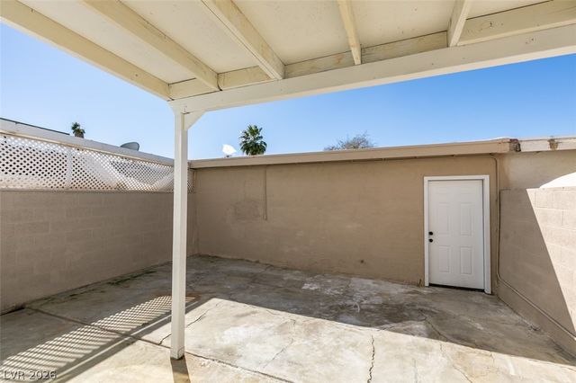 225 Greenbriar Townhouse Way, Las Vegas, NV 89121