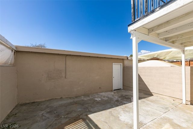 225 Greenbriar Townhouse Way, Las Vegas, NV 89121