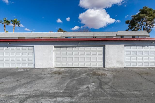 225 Greenbriar Townhouse Way, Las Vegas, NV 89121