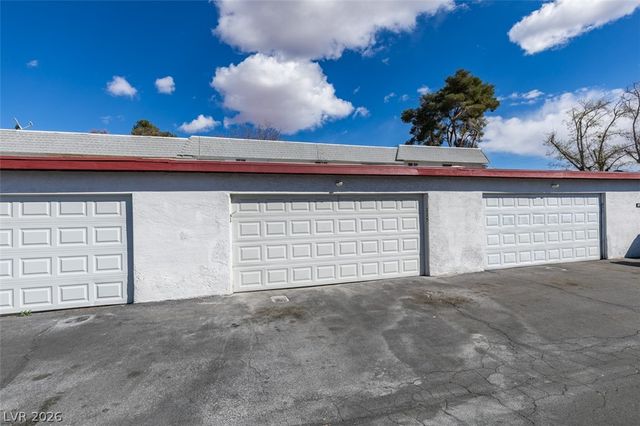 225 Greenbriar Townhouse Way, Las Vegas, NV 89121