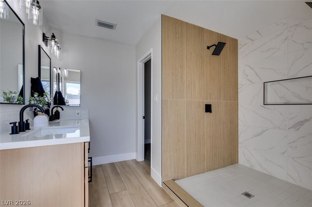 225 Greenbriar Townhouse Way, Las Vegas, NV 89121