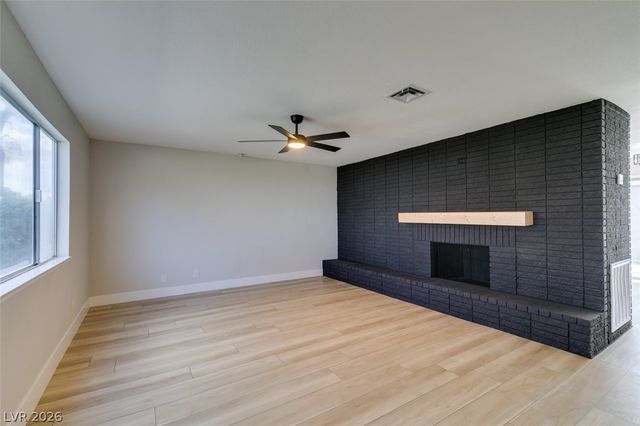 225 Greenbriar Townhouse Way, Las Vegas, NV 89121