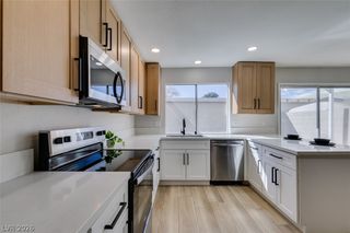 225 Greenbriar Townhouse Way, Las Vegas, NV 89121